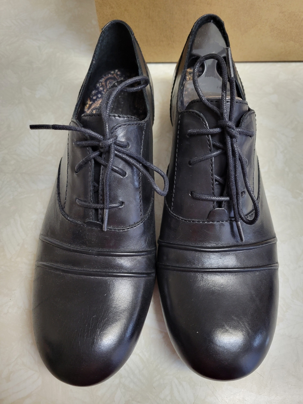 Born Women's Black Leather Devon - Picture 2 of 5